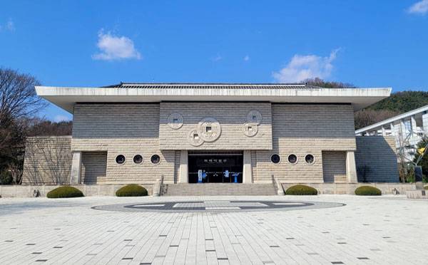 ​화폐 역사 체험과 경제 교육의 산실 역할을 수행하며 다양한 화폐 관련 제품을 전시하고 있는 한국조폐공사가 운영하는 국내 최초의 ‘화폐박물관’. [조폐공사 제공]