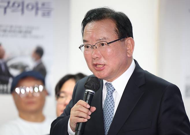 김부겸 더불어민주당 대구시장 후보가 26일 대구 달서구 두류역 인근에 마련된 선거사무소 개소식에서 발언하고 있다. 연합뉴스