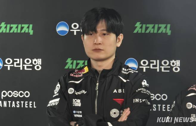 임재현 T1 감독대행이 26일 오후 5시 인천 인스파이어 아레나에서 열린 ‘2026 LCK’ 정규시즌 1라운드 BNK 피어엑스와의 경기에서 승리한 뒤 기자회견에 임하고 있다. 김영건 기자