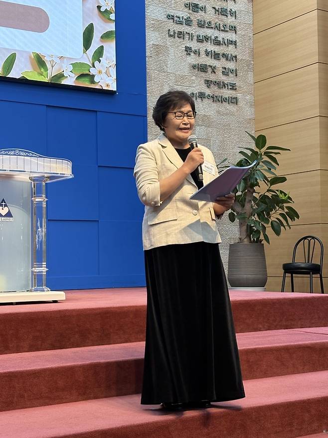 박에스더 상임대표가 인사말을 하고 있다.   아름다운동행 제공