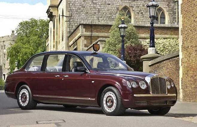 벤틀리가 지난 2002년 재임 50주년을 맞이한 고 엘리자베스 2세 영국 여왕에게 선물한 벤틀리 스테이트 리무진 [사진출처=매일경제 DB]