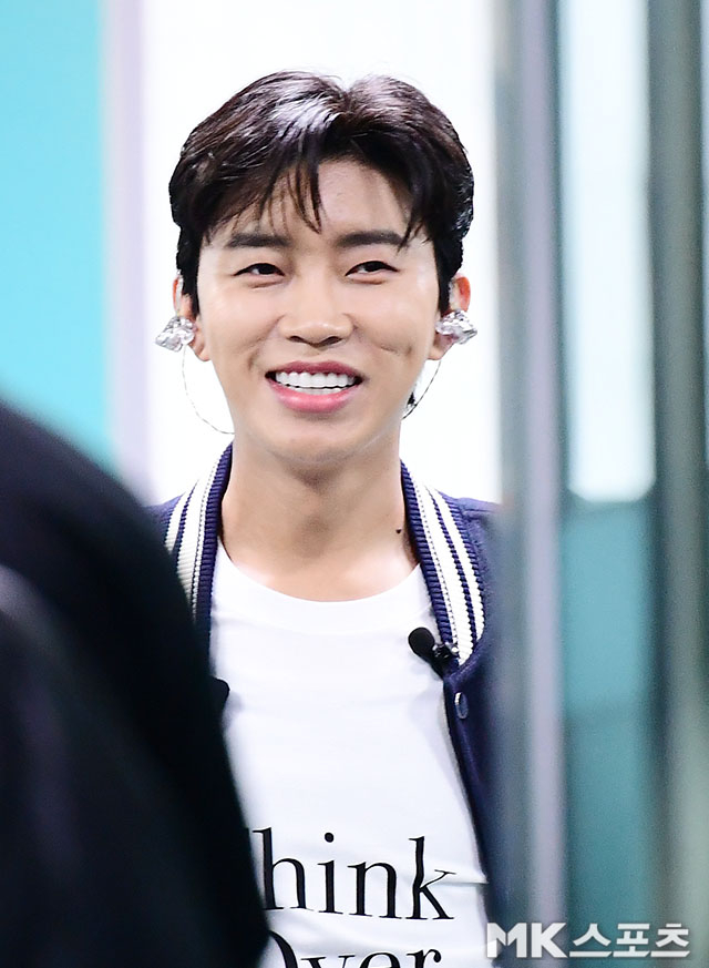 가수 임영웅이 트로트 가수 브랜드평판 2026년 4월 빅데이터 분석결과 1위 자리를 지켰다.