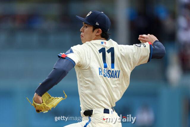 사사키 로키가 26일 시카고 컵스를 상대로 선발 등판해 투구하고 있다./게티이미지코리아