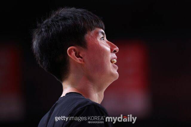 이현중이 허공을 응시하고 있다./게티이미지코리아