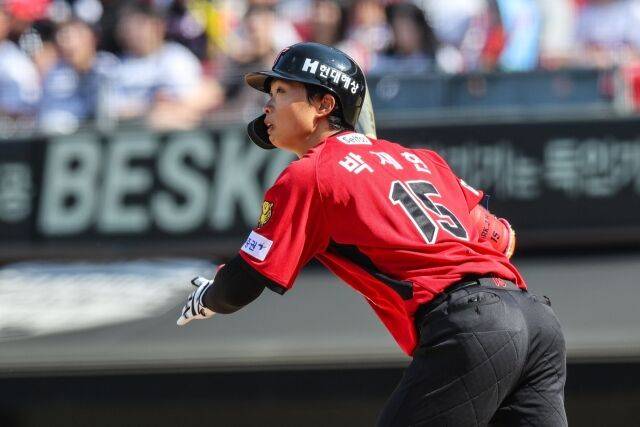 KIA 타이거즈 박재현이 26일 광주 KIA챔피언스필드에서 열린 롯데 자이언츠와의 홈 경기서 타격하고 있다./KIA 타이거즈 제공