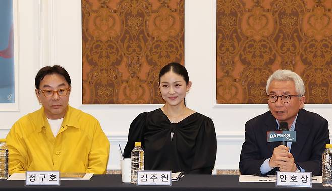 21일 서울 서초구 예술의전당에서 열린 제16회 대한민국발레축제 기자간담회에서 안호상 세종문화회관 사장이 인사말을 하고 있다. <연합뉴스>