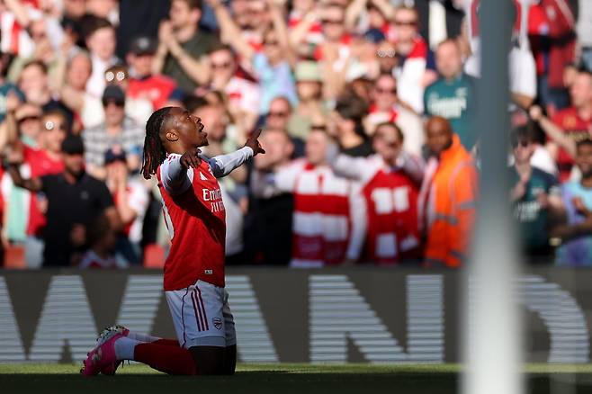 아스널 에베레치 에제가 26일(한국시간) 에미레이츠 스타디움서 열린 뉴캐슬과 홈경기 도중 선제골을 넣고 기뻐하고 있다. 런던｜AP뉴시스