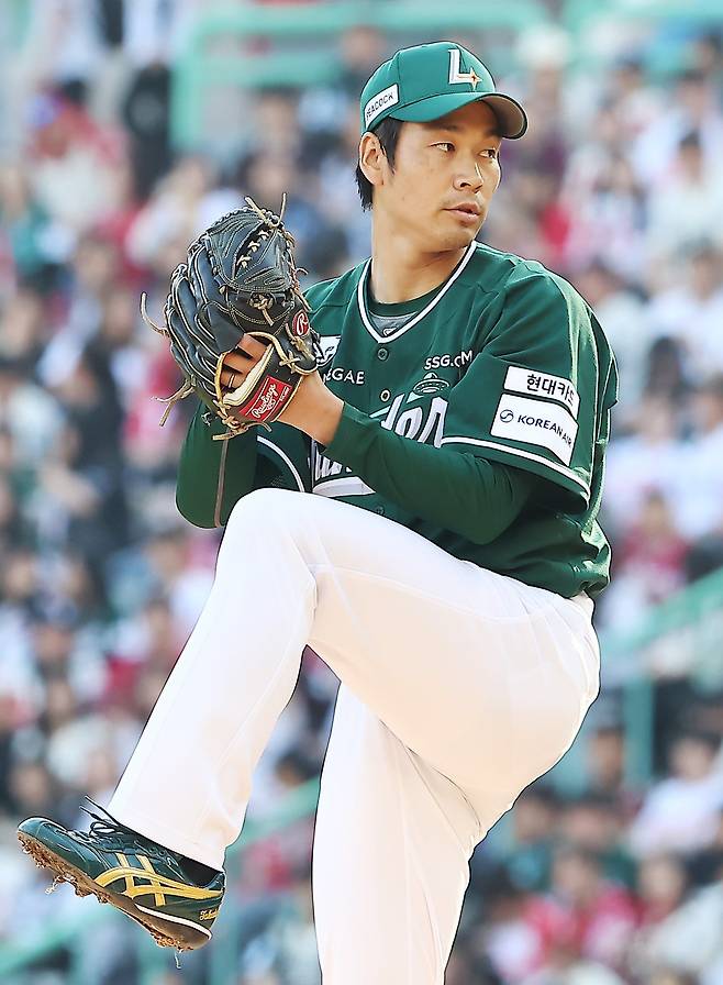 SSG 다케다 쇼타는 25일 인천 KT전서 KBO리그 데뷔 첫 승을 거뒀다. 사진제공｜SSG 랜더스