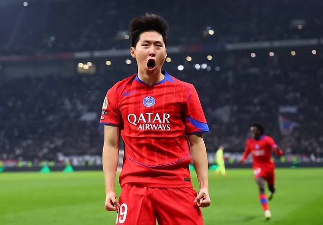 ▲ 이강인이 '무력시위'를 벌였다. 공격포인트 2개를 수확하는 빼어난 생산성으로 팀 승리에 크게 일조했다. 오는 28일 바이에른 뮌헨과 유럽축구연맹(UEFA) 챔피언스리그(UCL) 4강 1차전을 앞둔 가운데 이강인이 올 시즌 첫 UCL 선발 기회를 움켜쥘 수 있을지 주목된다.&nbsp;'선발 깜냥'은 증명했다. ⓒ 파리 생제르맹 SNS