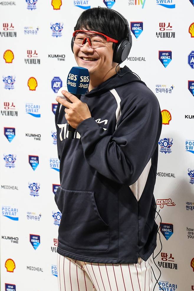 KIA 타이거즈 투수 양현종이 25일 광주 롯데전을 마친 뒤 인터뷰에서 환하게 웃고 있다. /사진=KIA 타이거즈 제공