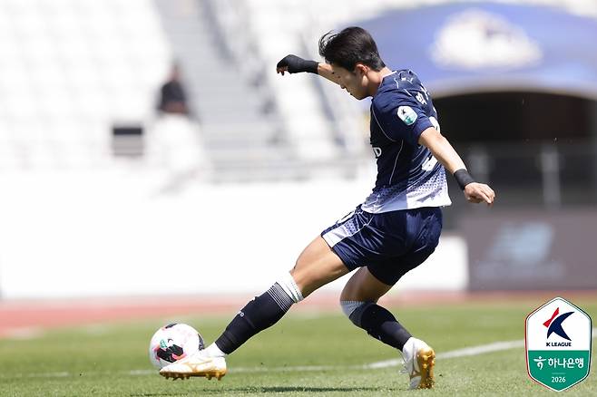 슈팅하는 박창환. /사진=한국프로축구연맹 제공