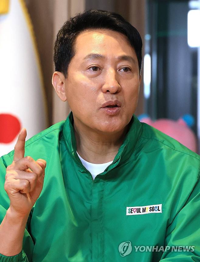 인터뷰하는 오세훈 서울시장 (서울=연합뉴스) 최재구 기자 = 오세훈 서울시장이 지난 22일 서울시청 집무실에서 연합뉴스와 인터뷰하고 있다. 2026.4.26 jjaeck9@yna.co.kr