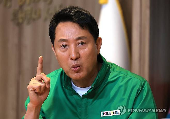 인터뷰하는 오세훈 서울시장 (서울=연합뉴스) 최재구 기자 = 오세훈 서울시장이 지난 22일 서울시청 집무실에서 연합뉴스와 인터뷰하고 있다. 2026.4.26 jjaeck9@yna.co.kr