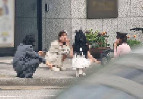길거리에서 흡연하는 엑셀방송 BJ들 [독자 제공. 재판매 및 DB 금지]