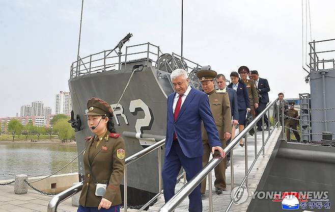 방북 러시아 내무성 대표단 '전승기념관' 참관 (평양 조선중앙통신=연합뉴스) 블라디미르 콜로콜체프 러시아 내무상을 단장으로 하는 러시아 대표단이 지난 23일 조국해방전쟁승리기념관을 참관했다고 조선중앙통신이 24일 보도했다. 2026.4.24 
    [국내에서만 사용가능. 재배포 금지. For Use Only in the Republic of Korea. No Redistribution] nkphoto@yna.co.kr