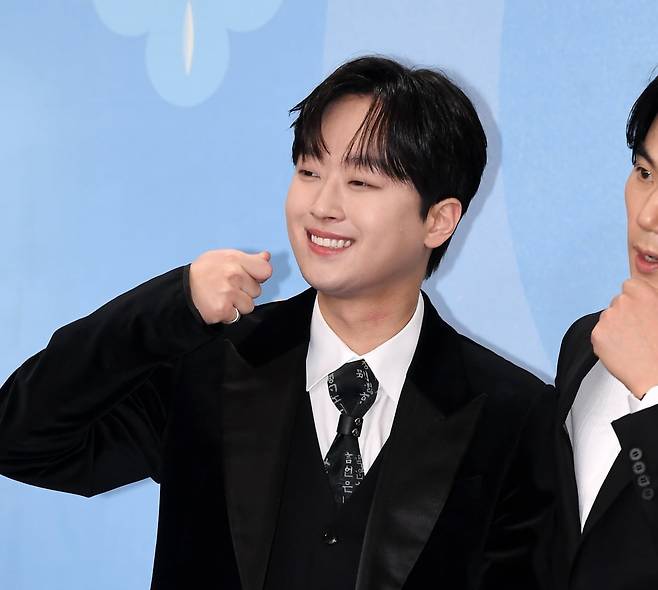 가수 이찬원이 포즈를 취하고 있다. / 사진=텐아시아DB
