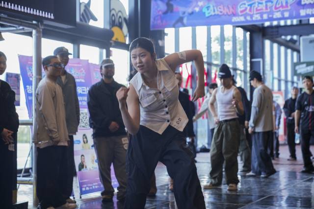 지난 26일 부산 수영구 밀락더마켓에서 열린 '2026부산스텝업댄스페스티벌' 둘째 날 예선전 현장. 청년문화진흥협회 제공