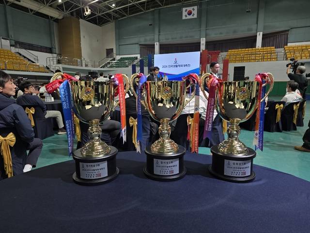 대구시는 '2026 전국생활체육대축전'에서 성취상 1위, 경기력상 3위, 질서상 3위를 수상했다. 사진은 각 부문 수상 트로피. 대구광역시체육회 제공
