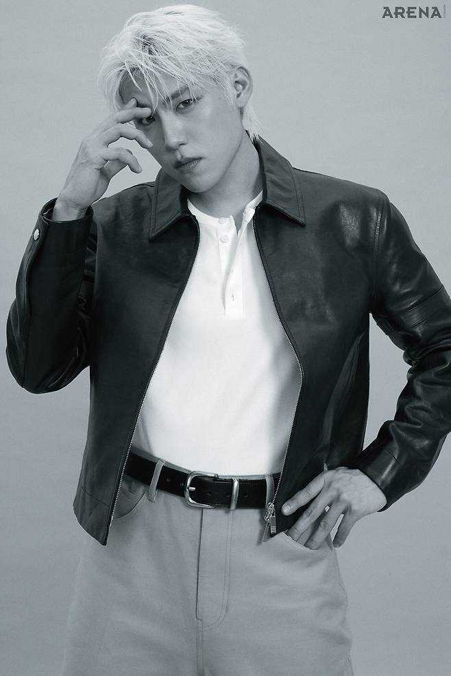 레더 재킷 톰 브라운, 팬츠 노이스, 이너 티셔츠·벨트·부츠 모두 스타일리스트 소장품.