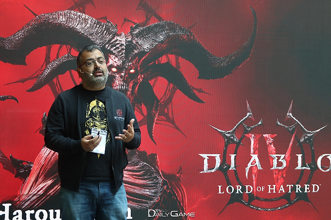 자벤 하로투니안 어소시에이트 게임 디렉터가 28일 출시를 앞둔 '디아블로4' 신규 확장팩의 특징과 개발 방향성을 소개했다.