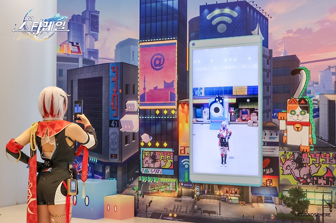 서울 홍대입구역 인근 삼성 갤럭시 스토어에 마련된 컬래버레이션 부스(제공=호요버스 코리아).