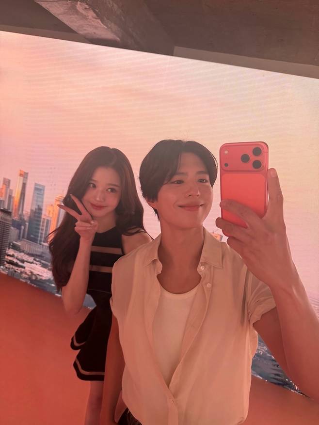 장원영-박보검. 박보검 SNS.