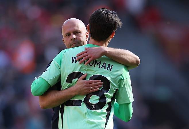 슬롯 감독과 포옹하는 우드먼. EPA연합뉴스