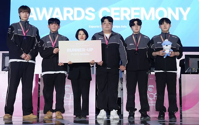 경남 진주체육관에서 열린 2026 ECA 배틀그라운드 종목에서 2위를 기록한 대표팀. 사진 | 한국e스포츠협회