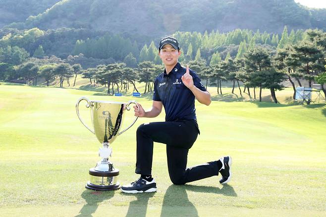 최찬 우승트로피