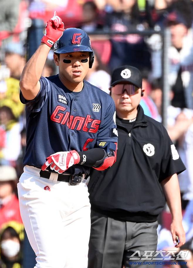 26일 광주KIA챔피언스필드에서 열린 롯데와 KIA의 경기. 7회초 2사 1,2루 전준우가 1타점 적시타를 치고 기뻐하고 있다. 광주=허상욱 기자wook@sportschosun.com/2026.04.26/