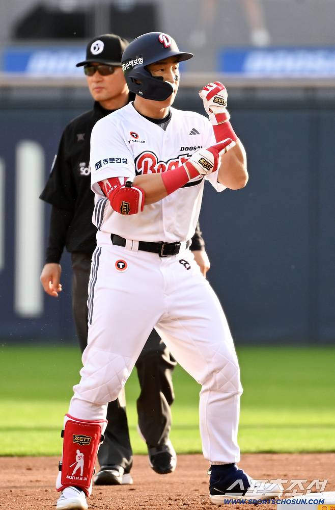 18일 잠실구장에서 열린 두산과 KIA의 경기. 3회말 두산 손아섭이 안타를 날린 뒤 환호하고 있다. 잠실=박재만 기자 pjm@sportschosun.com/2026.04.18/