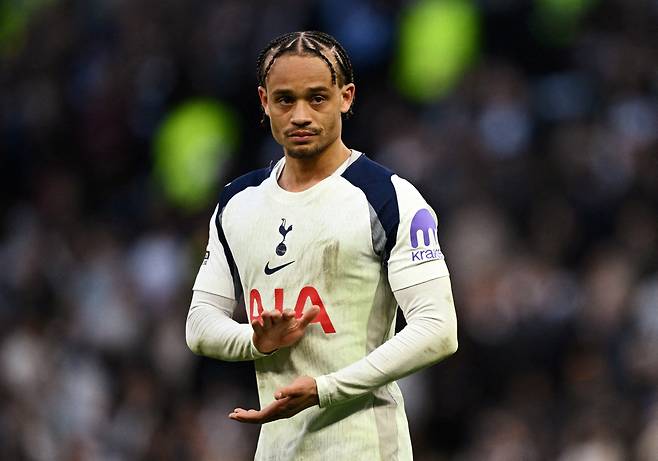 Soccer Football - Premier League - Tottenham Hotspur v Brighton & Hove Albion - Tottenham Hotspur Stadium, London, Britain - April 18, 2026 Tottenham Hotspur's Xavi Simons looks dejected after the match REUTERS/Dylan Martinez EDITORIAL USE ONLY. NO USE WITH UNAUTHORIZED AUDIO, VIDEO, DATA, FIXTURE LISTS, CLUB/LEAGUE LOGOS OR 'LIVE' SERVICES. ONLINE IN-MATCH USE LIMITED TO 120 IMAGES, NO VIDEO EMULATION. NO USE IN BETTING, GAMES OR SINGLE CLUB/LEAGUE/PLAYER PUBLICATIONS. PLEASE CONTACT YOUR ACCOUNT REPRESENTATIVE FOR FURTHER DETAILS.  REFILE - CORRECTING EVENT







<저작권자(c) 연합뉴스, 무단 전재-재배포, AI 학습 및 활용 금지>