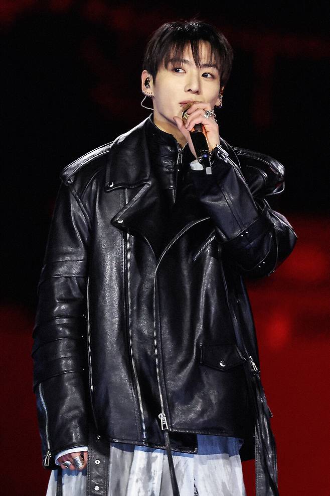 ​&nbsp;'BTS 컴백 라이브: 아리랑 (BTS THE COMEBACK LIVE｜ARIRANG)' 무대에 오른 방탄소년단 정국. 사진제공=빅히트 뮤직/넷플릭스​