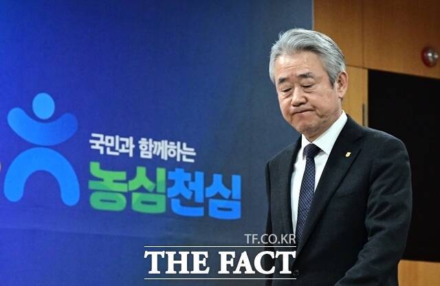 강호동 농협중앙회 회장이 지난 1월 13일 서울 중구 농협중앙회 본관에서 농림축산식품부 특별감사 중간 결과 발표와 관련해 대국민 사과를 하고 있다. /임영무 기자