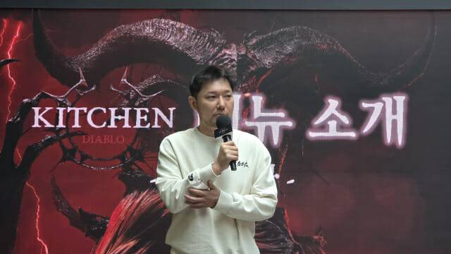 요리 크리에이터 승우아빠가 27일 '키친 디아블로' 현장을 찾아 음식의 컨셉트에 소개했다.(사진=지디넷코리아)