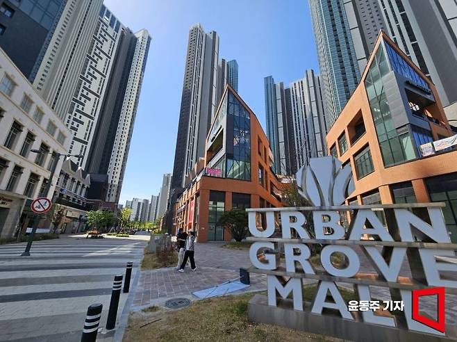 지난 24일 경기 평택시 고덕국제신도시 중심상가 모습. 윤동주 기자