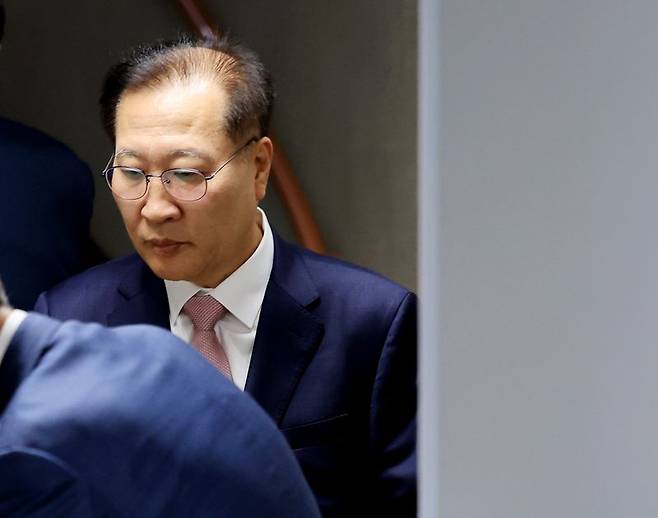 12·3 비상계엄 사태 가담과 김건희 여사 관련 수사를 무마하려 한 혐의로 기소된 박성재 전 법무부 장관이 27일 서울 서초동 서울중앙지방법원에서 열리는 내란 가담·수사 무마 의혹 결심 공판에 출석하고 있다. 사진=뉴스1