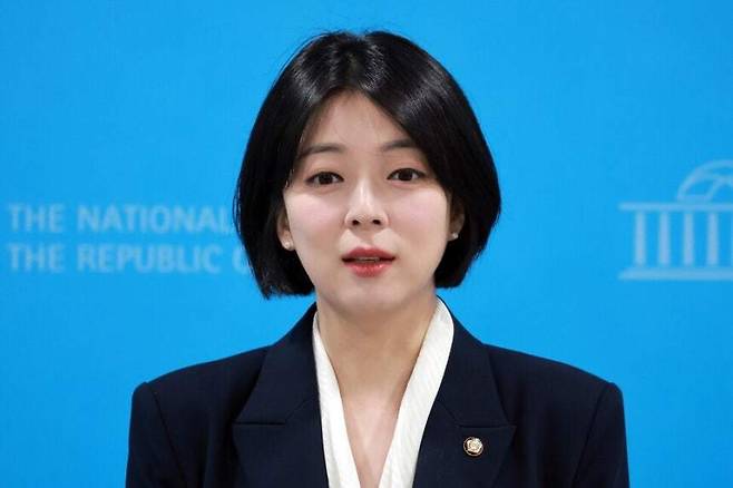 배현진 국민의힘 의원이 지난 24일 국회 소통관에서 취재진 질문에 답하고 있다. 연합뉴스