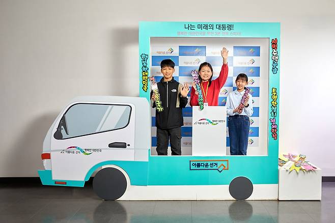 우리 일상과 사회를 바꿀 수 있는 투표인 만큼 많은 청소년과 국민들이 제9회 전국동시지방선거에 많은 관심을 가졌으면 좋겠다는 정우빈·김도연·원지민(왼쪽부터) 학생기자.