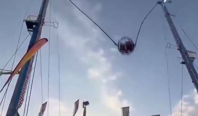 최대 상공 90m까지 치솟는 스페인의 놀이기구. 소셜미디어=연합뉴스