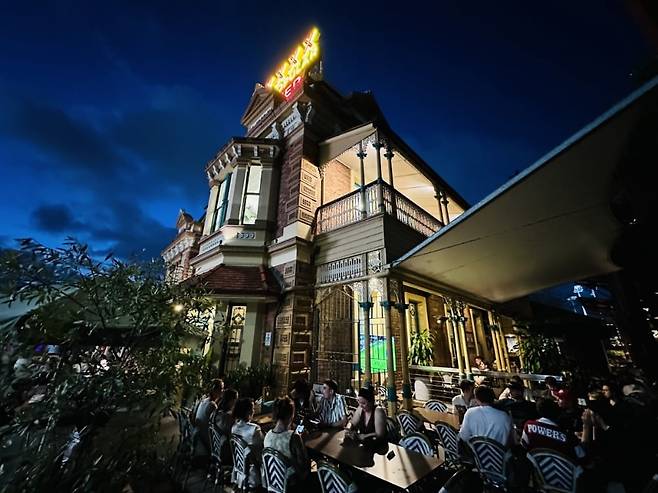 빅토리안 필리그리 양식이 적용된 베란다 ⓒ류재도