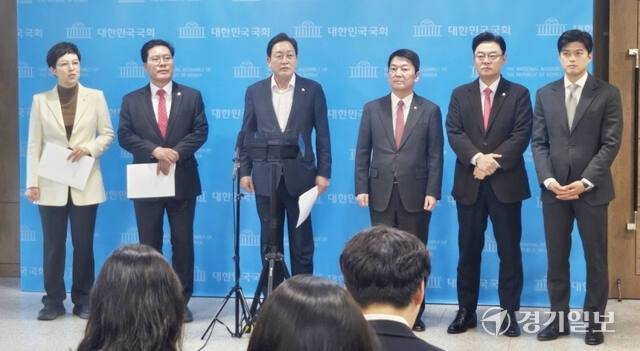 경기도 지역구를 둔 국회의원 6명이 21일 서울 국회 소통관에서 경기도 자체 선대위 발족을 선언했다. 경기일보 DB