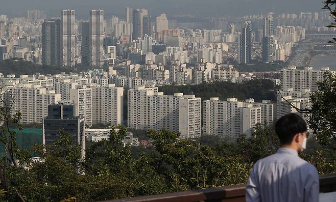 서울 남산에서 바라본 중구와 성동구의 아파트 단지 [이승환 기자]