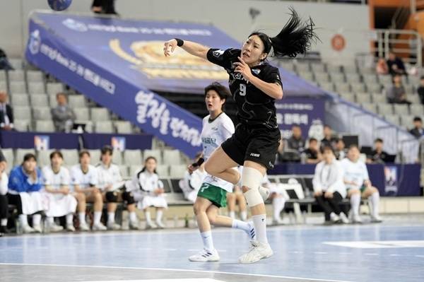 사진 삼척시청 이연경 점프슛