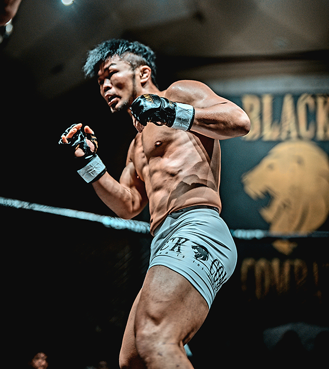 ‘홀리 비스트’ 김대환이 2025년 11월 블랙컴뱃 챔피언스리그 시즌2 15차 메인이벤트를 뛰고 있다. 종합격투기 빅리그 ONE Championship 밴텀급 타이틀 도전자 출신이다. 사진=이데아 파라곤