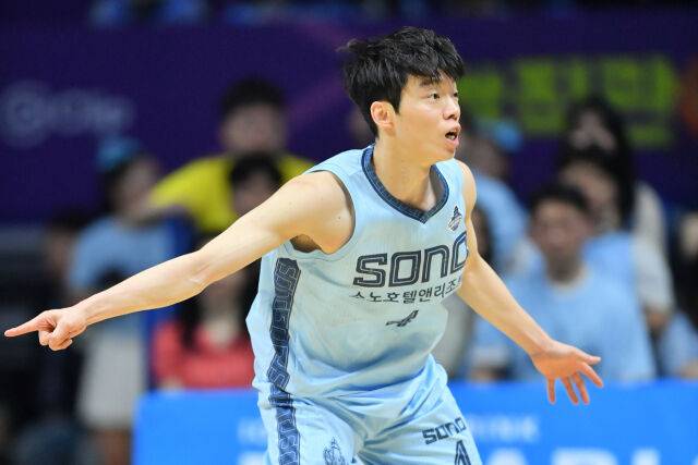 고양 소노가 27일 고양 소노 아레나에서 열린 창원 LG와의 4강 플레이오프 3차전에서 승리하며 챔피언결정전에 진출했다. 소노 이재도가 수비를 하고 있다./KBL 제공
