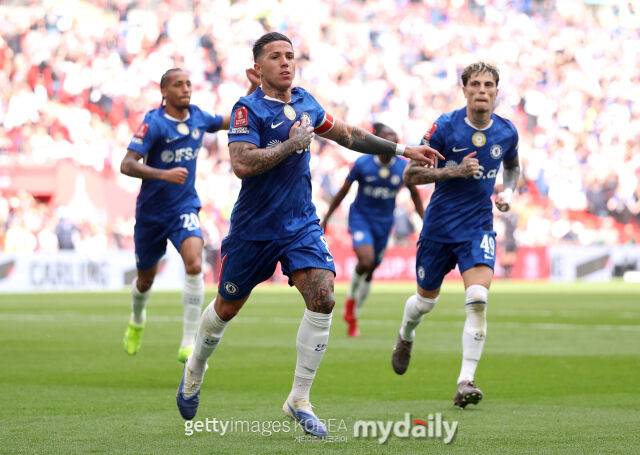 엔조 페르난데스가 결승골을 터뜨린 첼시가 27일 영국 런던 웸블리에서 열린 2025-26시즌 FA컵 4강전에서 리즈 유나이티드를 꺾고 결승 진출에 성공했다./게티이미지코리아