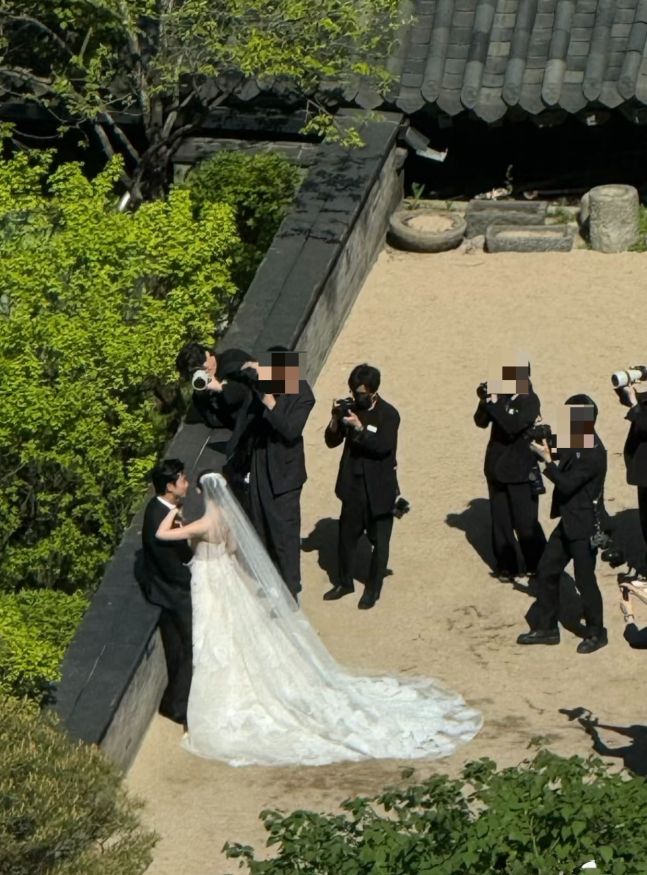 온라인에 유포된 옥택연 결혼 사진[출처=샤오홍쉬]