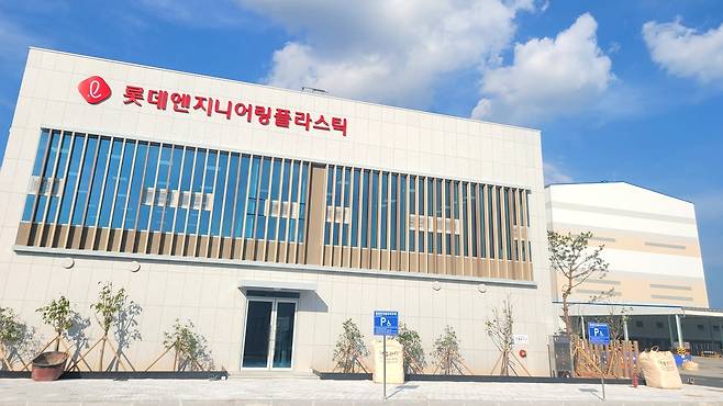 롯데엔지니어링플라스틱 율촌 공장 전경. [롯데케미칼 제공]