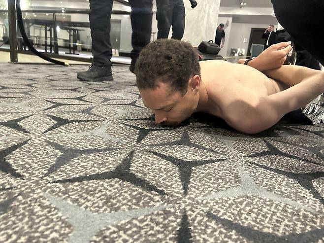 도널드 트럼프 미국 대통령이 25일(현지시간) 자신의 SNS에 공개한 총격 용의자 사진. [로이터]